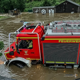 Feuerwehr im Wasser.JPG Feuerwehr im Wasser.JPG