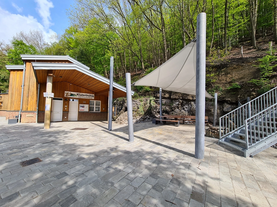 Bild vom Höhlenvorplatz der Kluterthöhle