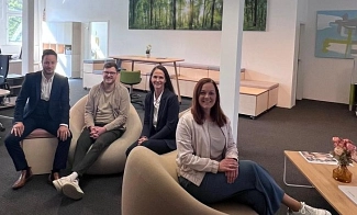 Im Dialog mit Unternehmen: Bürgermeisterin Imke Heymann und Wirtschaftsförderin Adriane Overath zu Besuch bei AD I Raumkonzepte