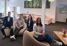Im Dialog mit Unternehmen: Bürgermeisterin Imke Heymann und Wirtschaftsförderin Adriane Overath zu Besuch bei AD I Raumkonzepte