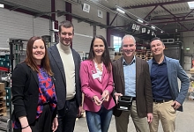 Auf dem Foto (von links): 
Adriane Overath (Wirtschaftsförderin), Sebastian Ovenhausen (Geschäftsführer 
Vertrieb), Imke Heymann (Bürgermeisterin), Dr. Volker Lederer 
(geschäftsführender Gesellschafter) und Jan Huckenbeck (Leitung Supply 
Chain Management