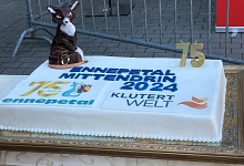 Jubiläum_75.jpg Torte für die Jubiläumsfeier mit großer 75 drauf.
