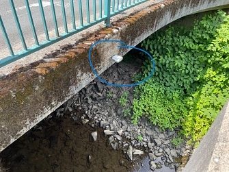 Messgerät an Brücke_1_markiert.png Messgerät an Brücke_1_markiert.png