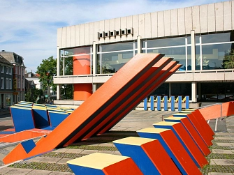 Schwelm - Kreishaus.jpg Skulptur vor dem Kreishaus Schwelm